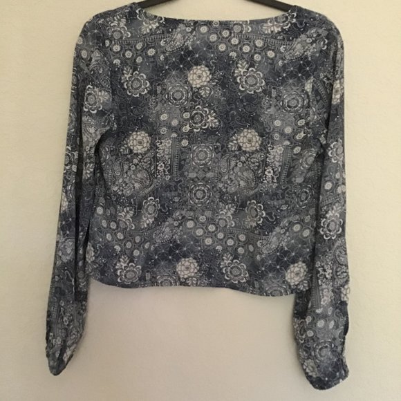 👗 Button Down Floral V-neck Blouse, Size S - Picture 5 of 9